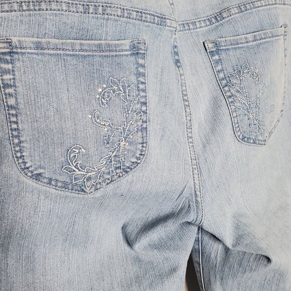 Chico's L 12 Size 2 Jeans Cropped Blue Denim Stretch Embellished Pockets Hi Rise - Picture 8 of 9